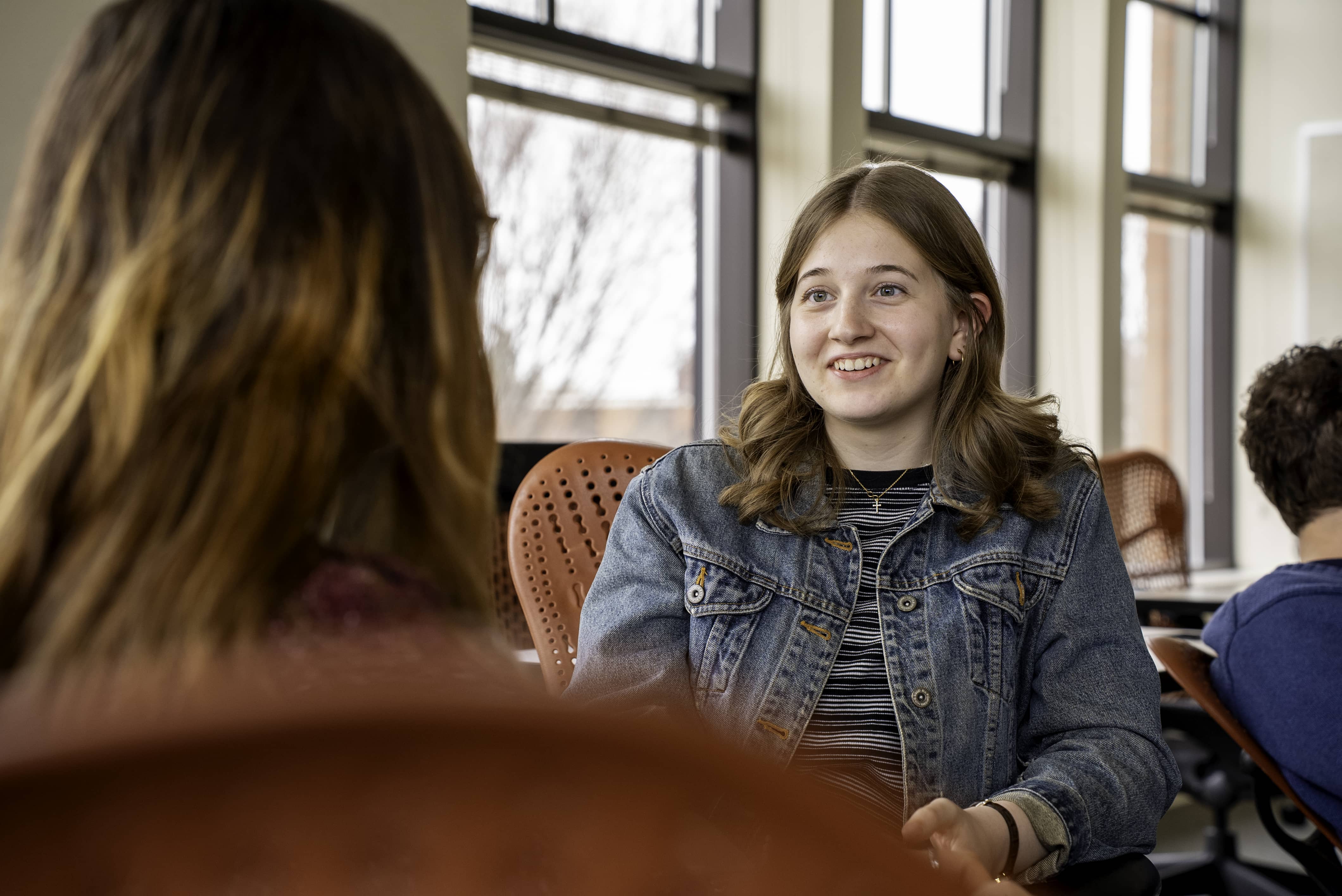 Ministry Minor student sits and talks with a friend