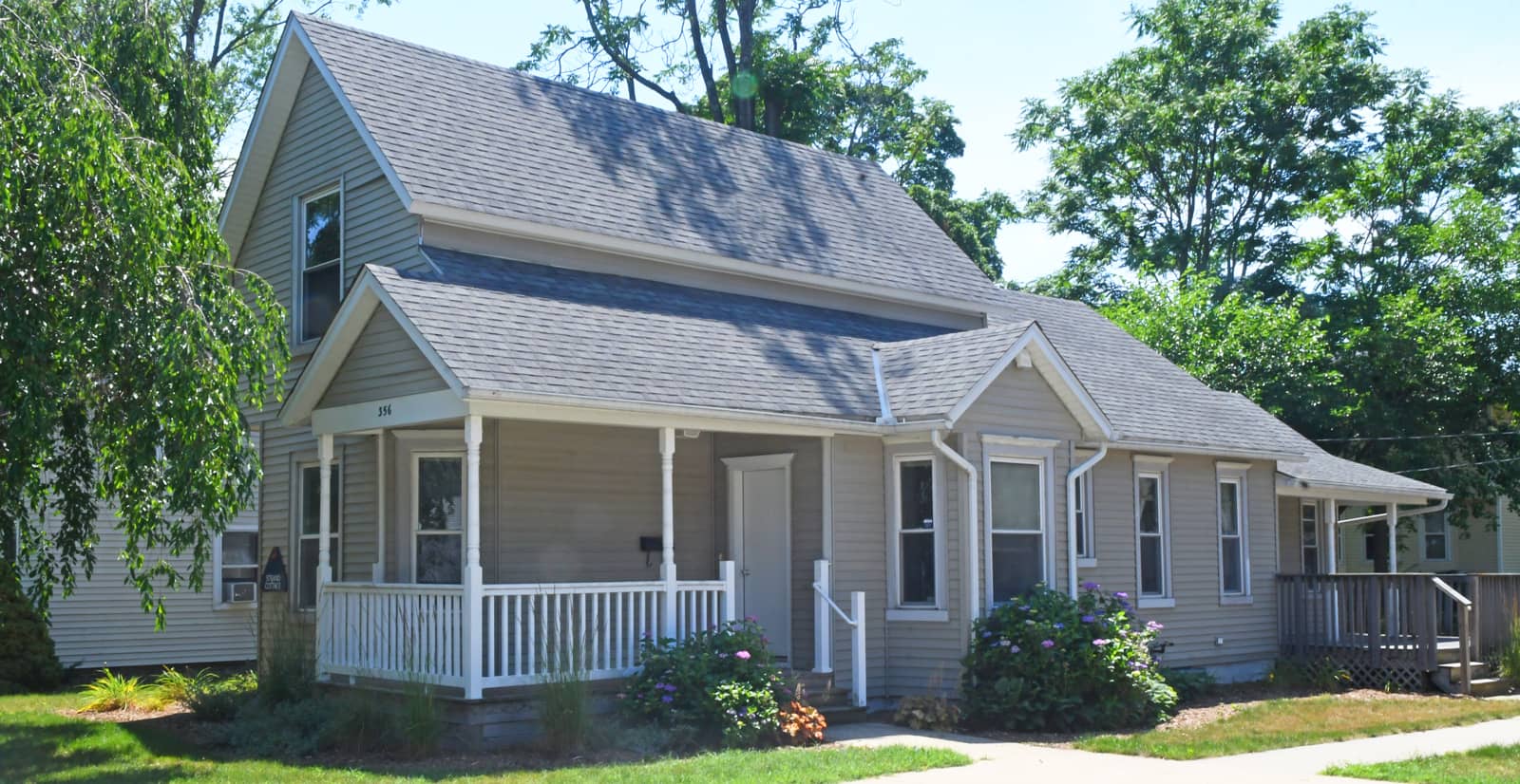 Exterior of Strand Cottage